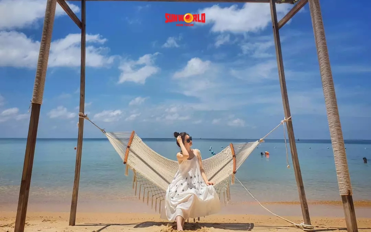 Checkin biển trong xanh tại Bãi Thơm Phú Quốc