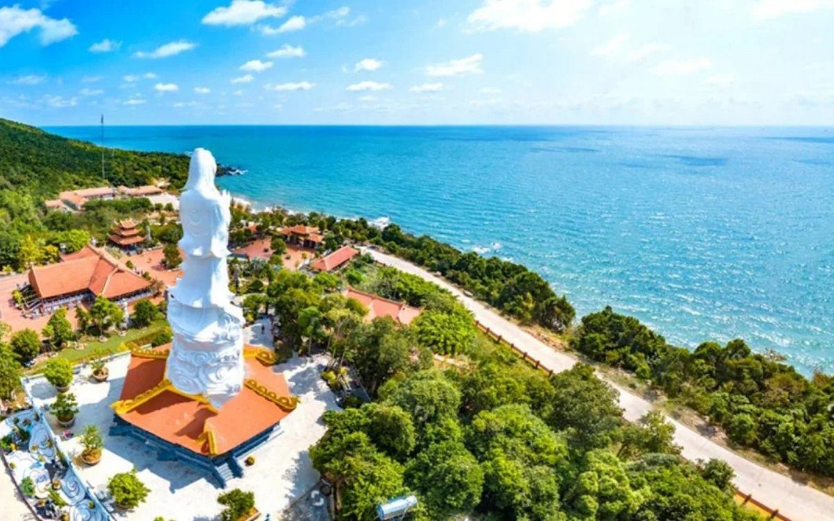 Tham quan chùa Hộ Quốc khi du lịch Phú Quốc tháng 1