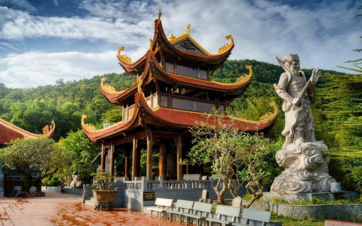 Viếng Chùa Hộ Quốc tại Nam đảo Phú Quốc