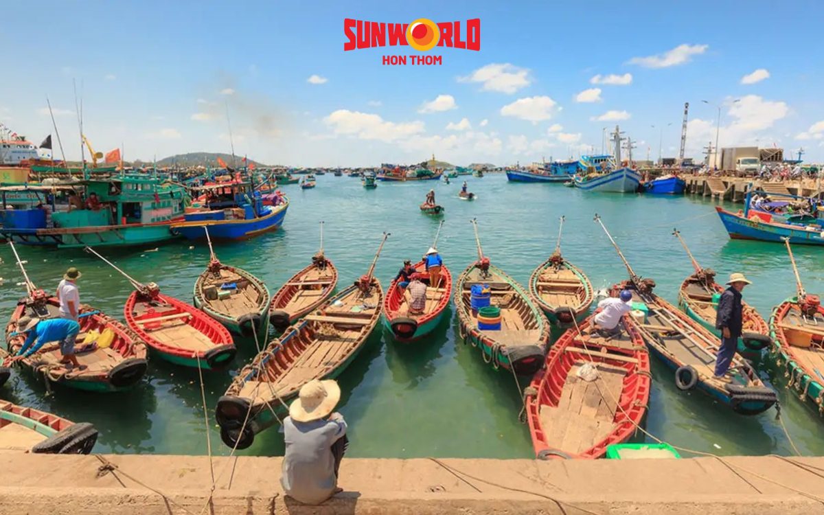 Sau khi tham quan Bãi Sao Phú Quốc hãy ghé làng chài Hàm Ninh