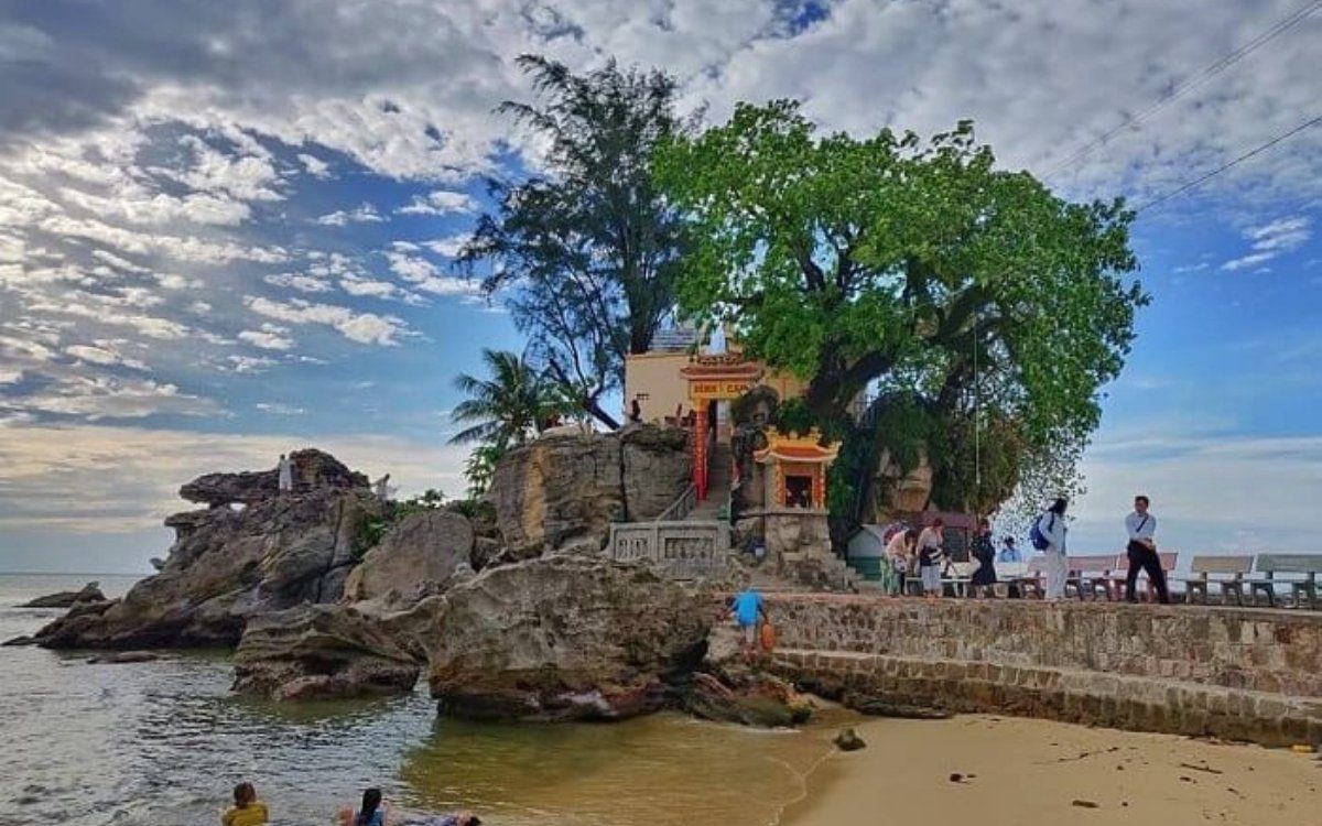 Dinh Cậu Phú Quốc là một địa điểm tâm linh nên trải nghiệm
